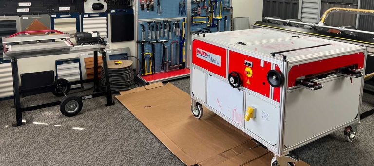 Máquina WUKO Master y exhibidores de herramientas manuales en nuestra sala de exhibición